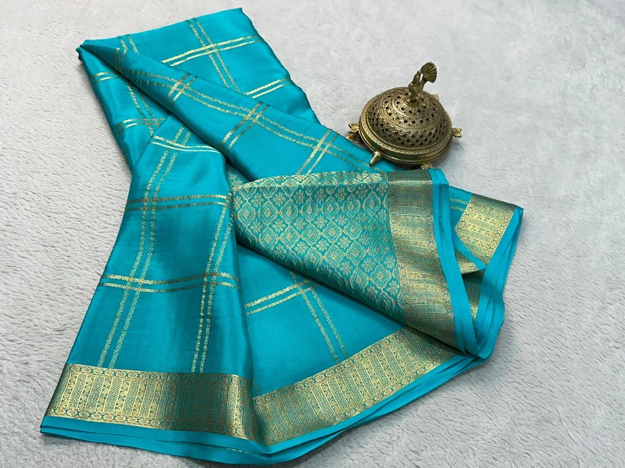 Classic Traditional Sarees: Exquisite Solid Hues with Grand Checks, Borders, and Pallus - Image 10