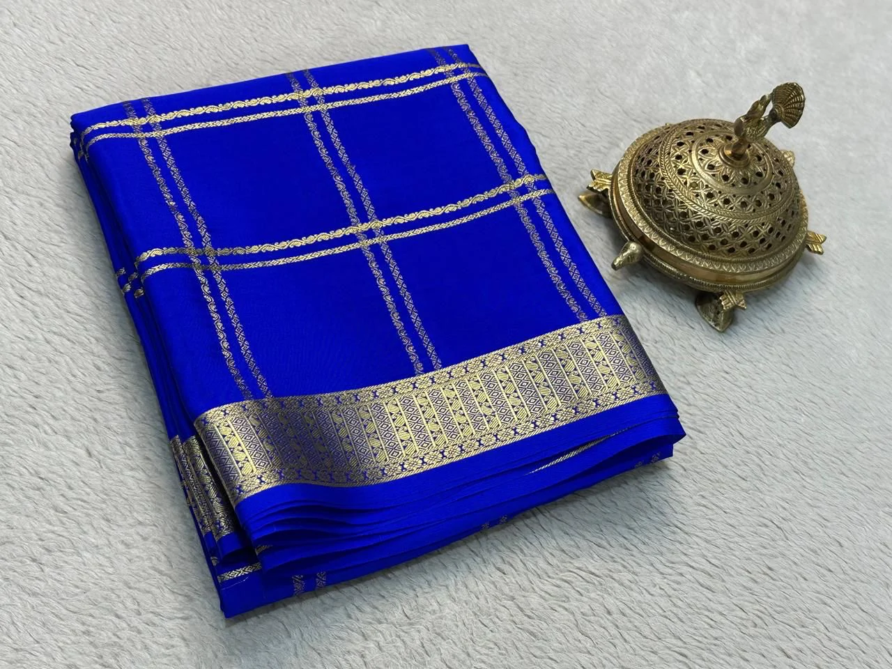 Classic Traditional Sarees: Exquisite Solid Hues with Grand Checks, Borders, and Pallus - Image 12