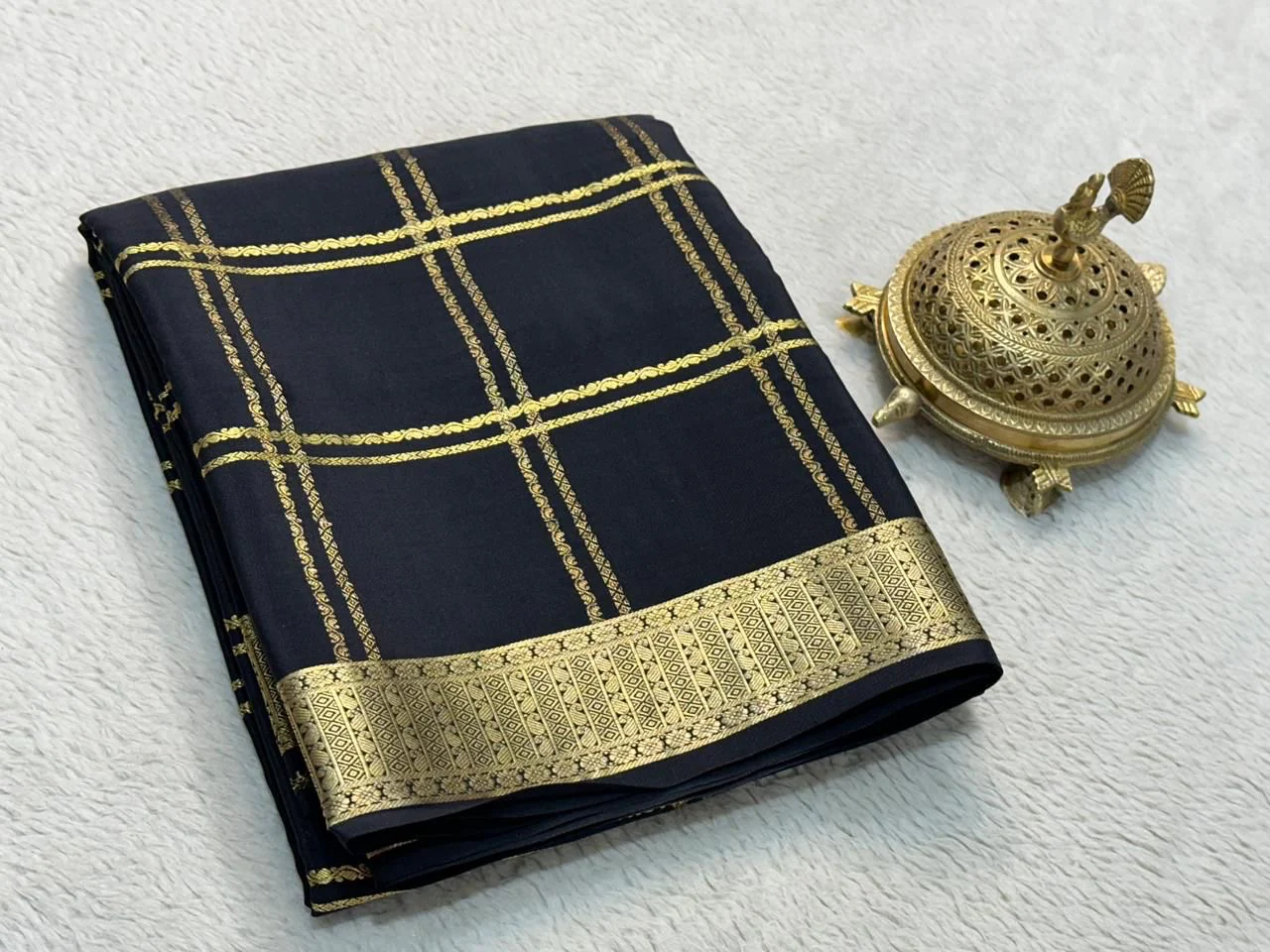 Classic Traditional Sarees: Exquisite Solid Hues with Grand Checks, Borders, and Pallus - Image 13