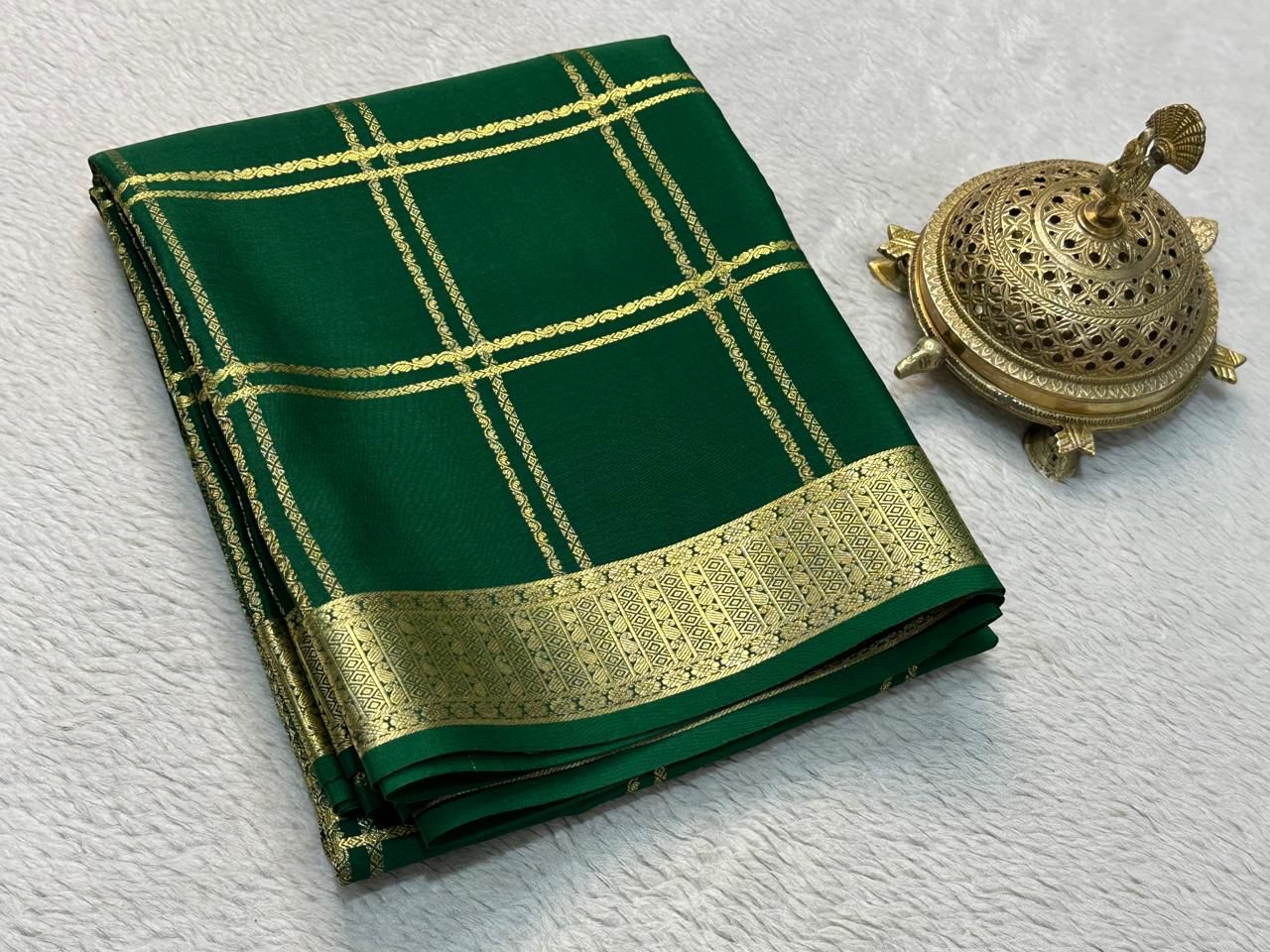 Classic Traditional Sarees: Exquisite Solid Hues with Grand Checks, Borders, and Pallus - Image 3