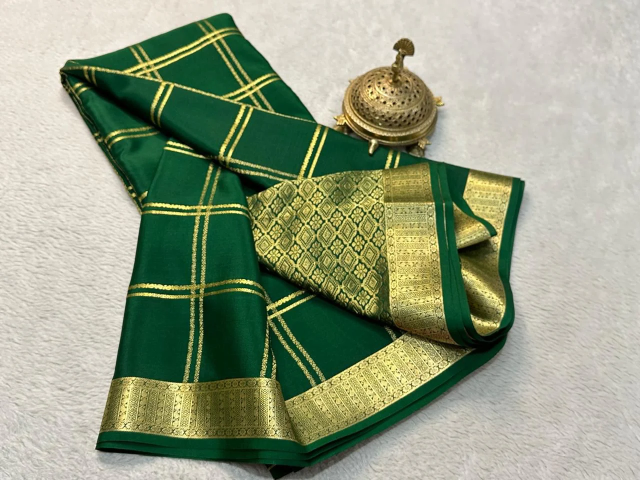 Classic Traditional Sarees: Exquisite Solid Hues with Grand Checks, Borders, and Pallus - Image 4
