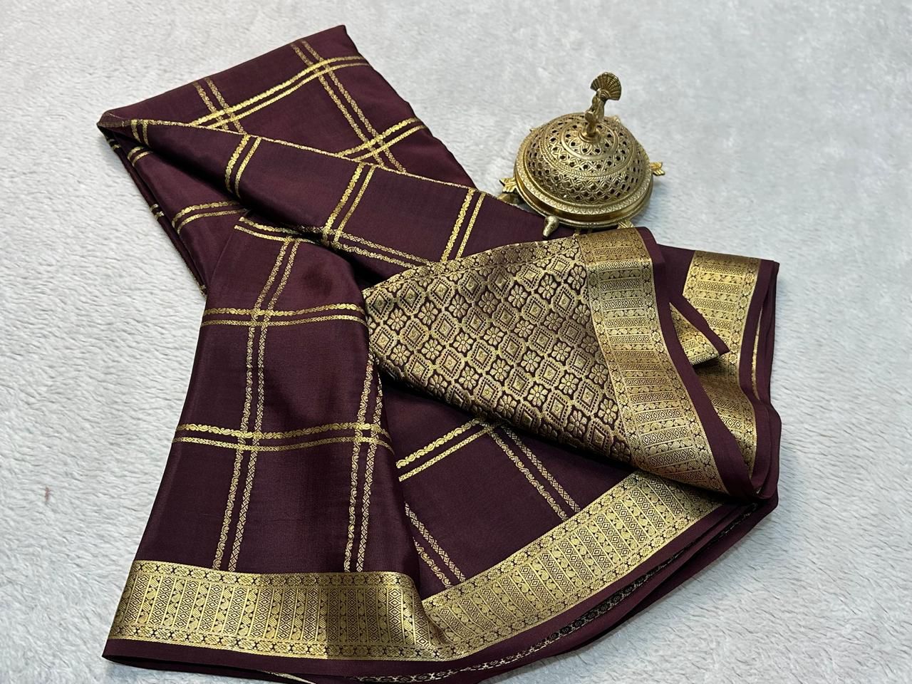 Classic Traditional Sarees: Exquisite Solid Hues with Grand Checks, Borders, and Pallus - Image 5