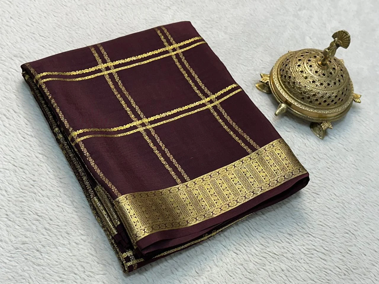 Classic Traditional Sarees: Exquisite Solid Hues with Grand Checks, Borders, and Pallus - Image 6