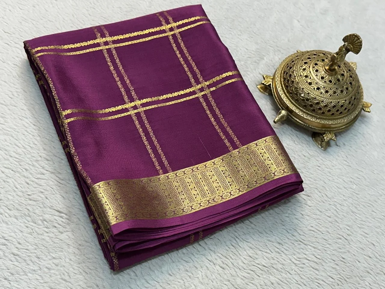 Classic Traditional Sarees: Exquisite Solid Hues with Grand Checks, Borders, and Pallus - Image 8