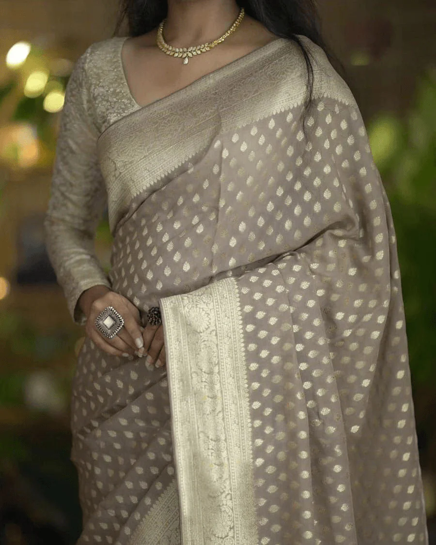 Exclusive Crepe Silk Saree with Rich Zari Pallu & Contrast Blouse - Image 3