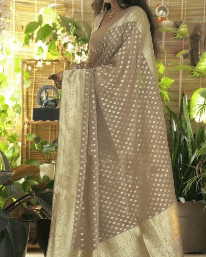 Exclusive Crepe Silk Saree with Rich Zari Pallu & Contrast Blouse - Image 4