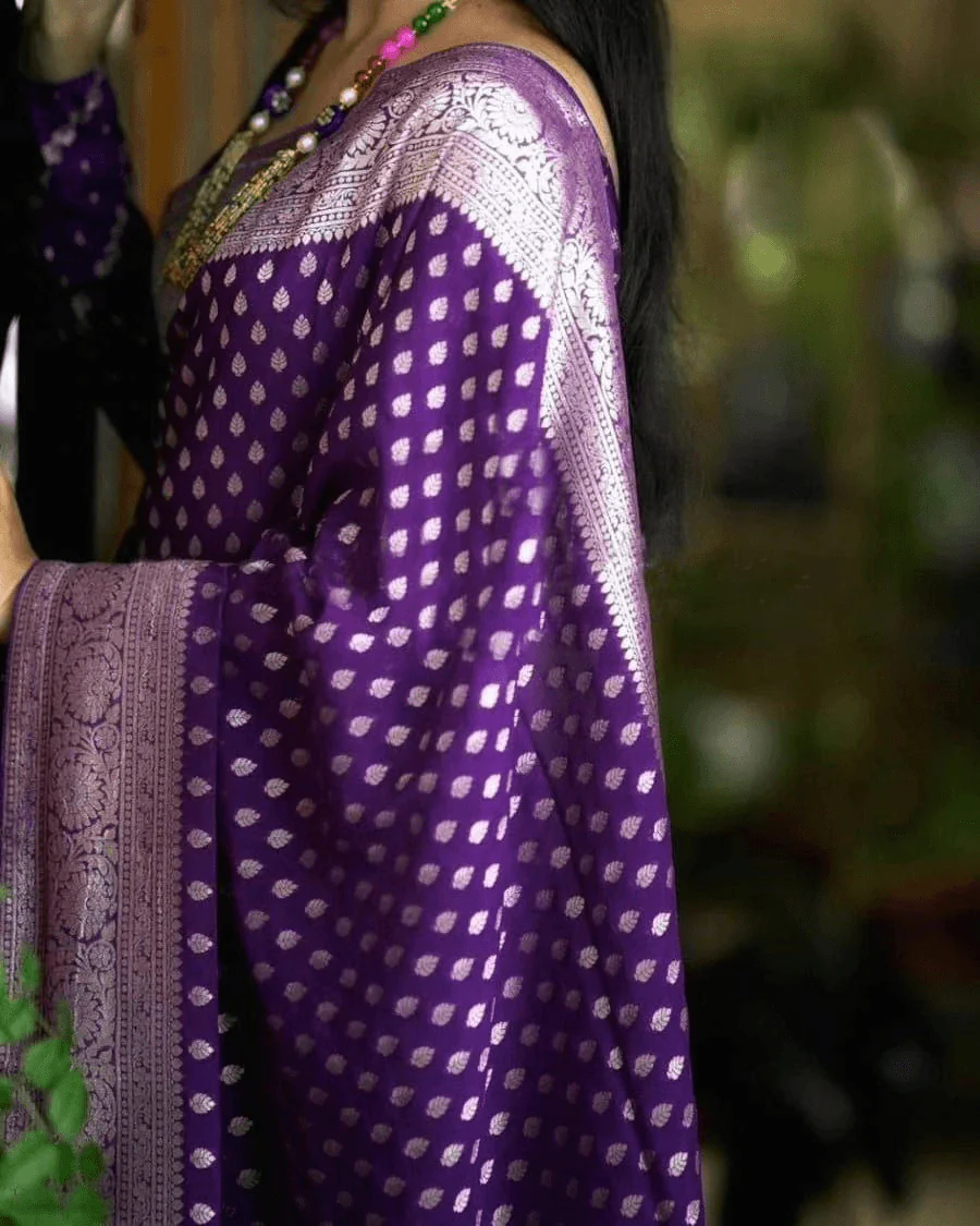 Pure Crepe Silk Saree with Zari Butties and Rich Pallu – Elegant Ethnic Wear - Image 4