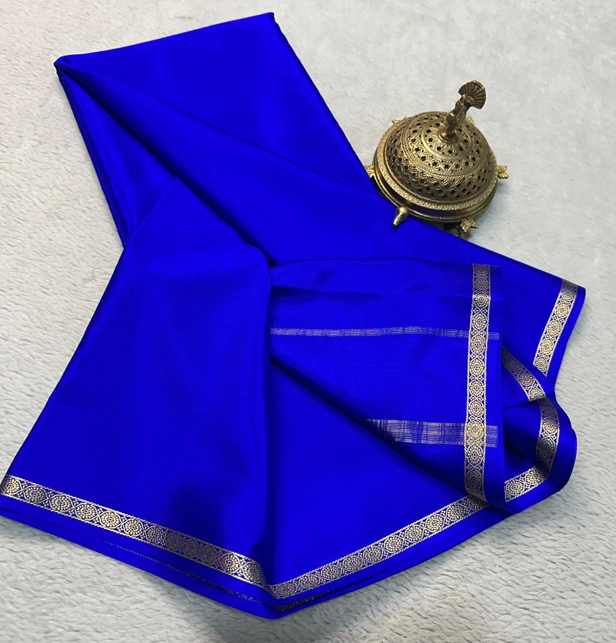 Sartorial Sophistication: Line Pallu Sarees with Petite Borders in Vibrant Solids - Image 4
