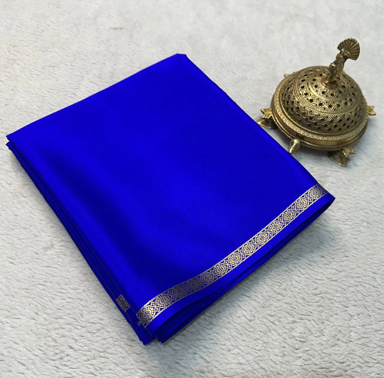 Sartorial Sophistication: Line Pallu Sarees with Petite Borders in Vibrant Solids - Image 5