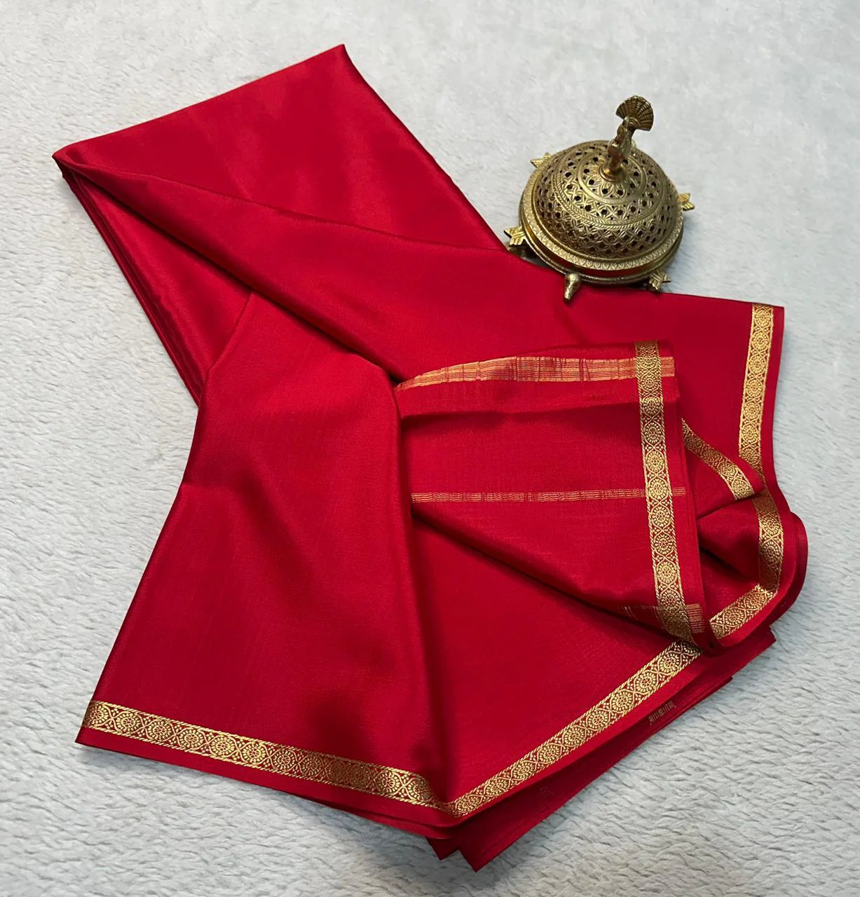 Sartorial Sophistication: Line Pallu Sarees with Petite Borders in Vibrant Solids - Image 6