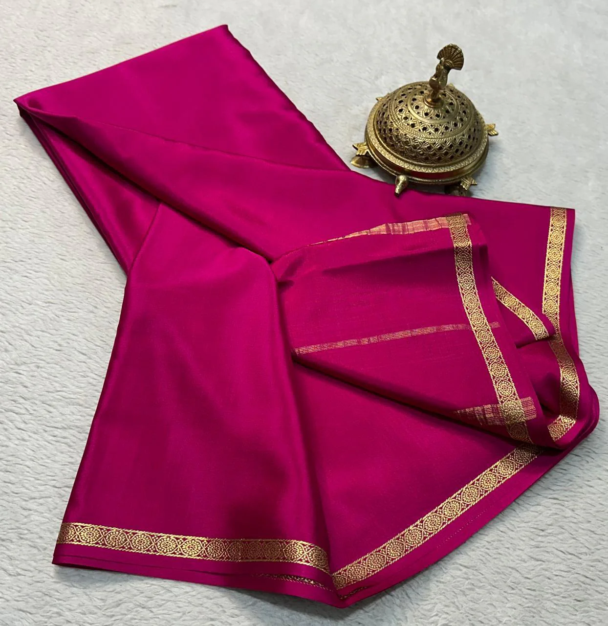 Sartorial Sophistication: Line Pallu Sarees with Petite Borders in Vibrant Solids - Image 9