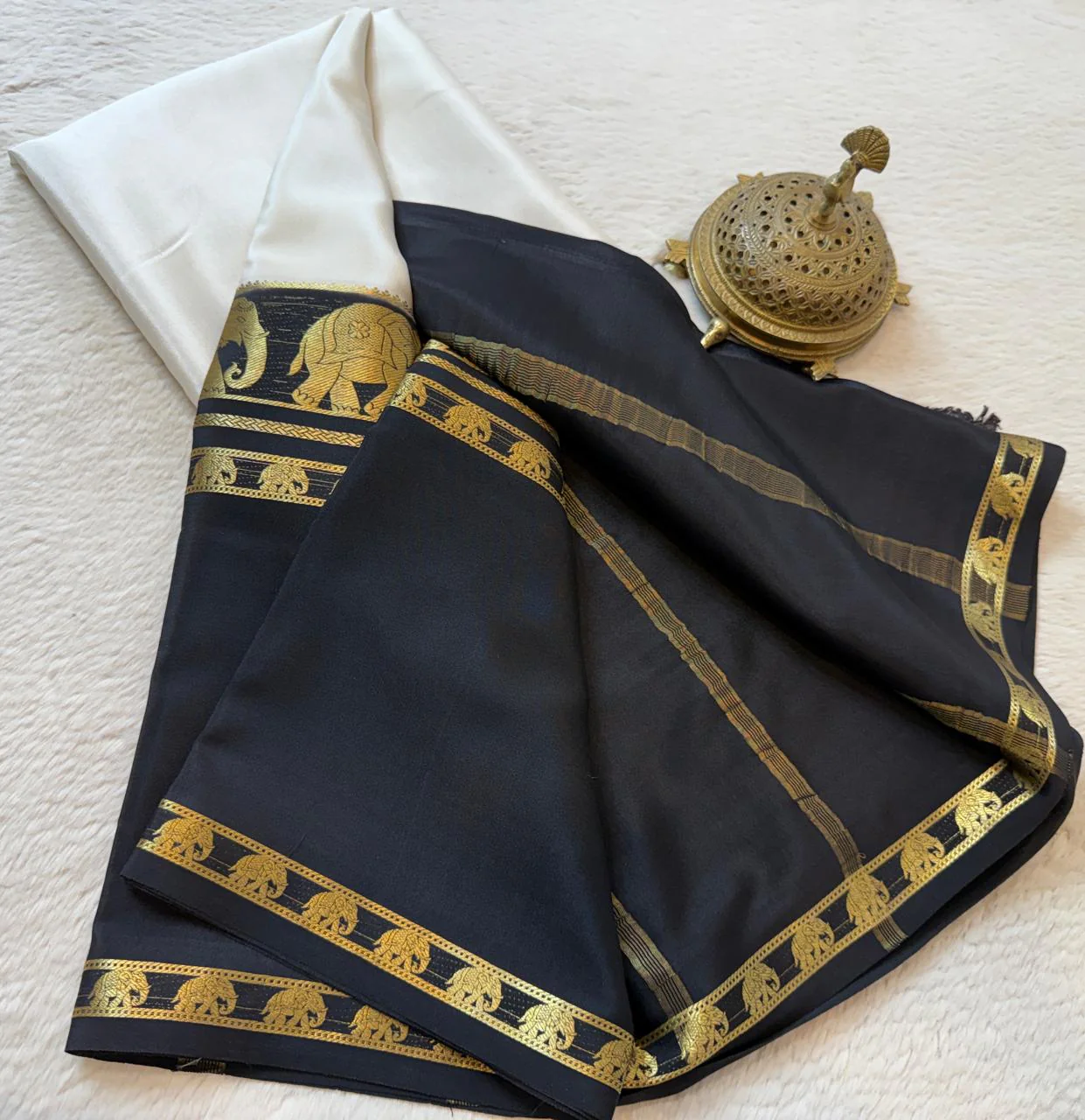 Semi Crepe Silk Saree with Traditional Elephant Bentex Border | Contrast Color Combination | 120 GSM | Party & Festival Wear - Image 13